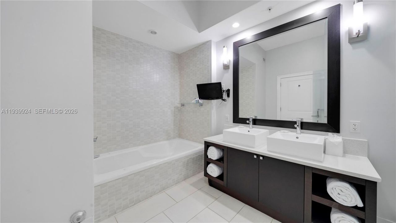 5300 NW 87th Ave, Unit 1510, Doral, FL 33178 Photo