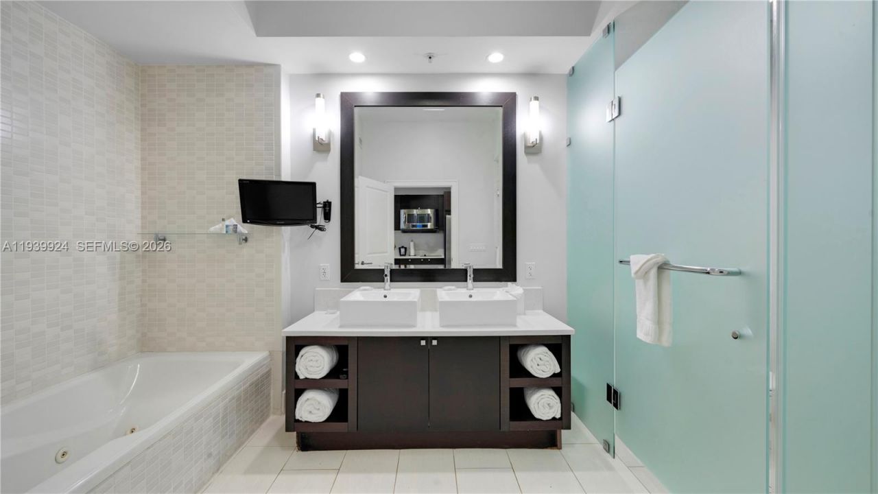 5300 NW 87th Ave, Unit 1510, Doral, FL 33178 Photo