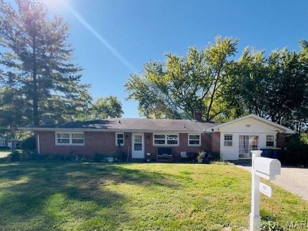 13 Carolyn Street, Glen Carbon, IL 62034