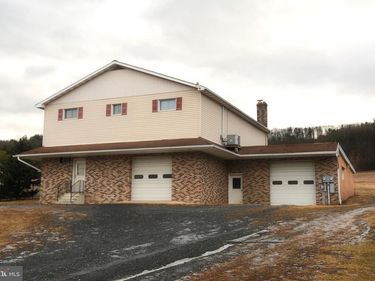 1052 CENTRE TURNPIKE, ORWIGSBURG, PA 17961