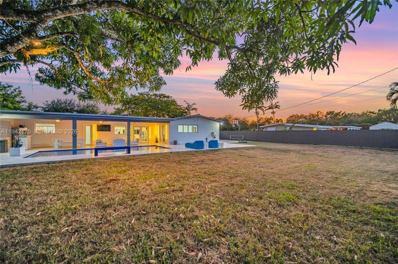 8501 SW 142nd St, Palmetto Bay, FL 33158 Photo