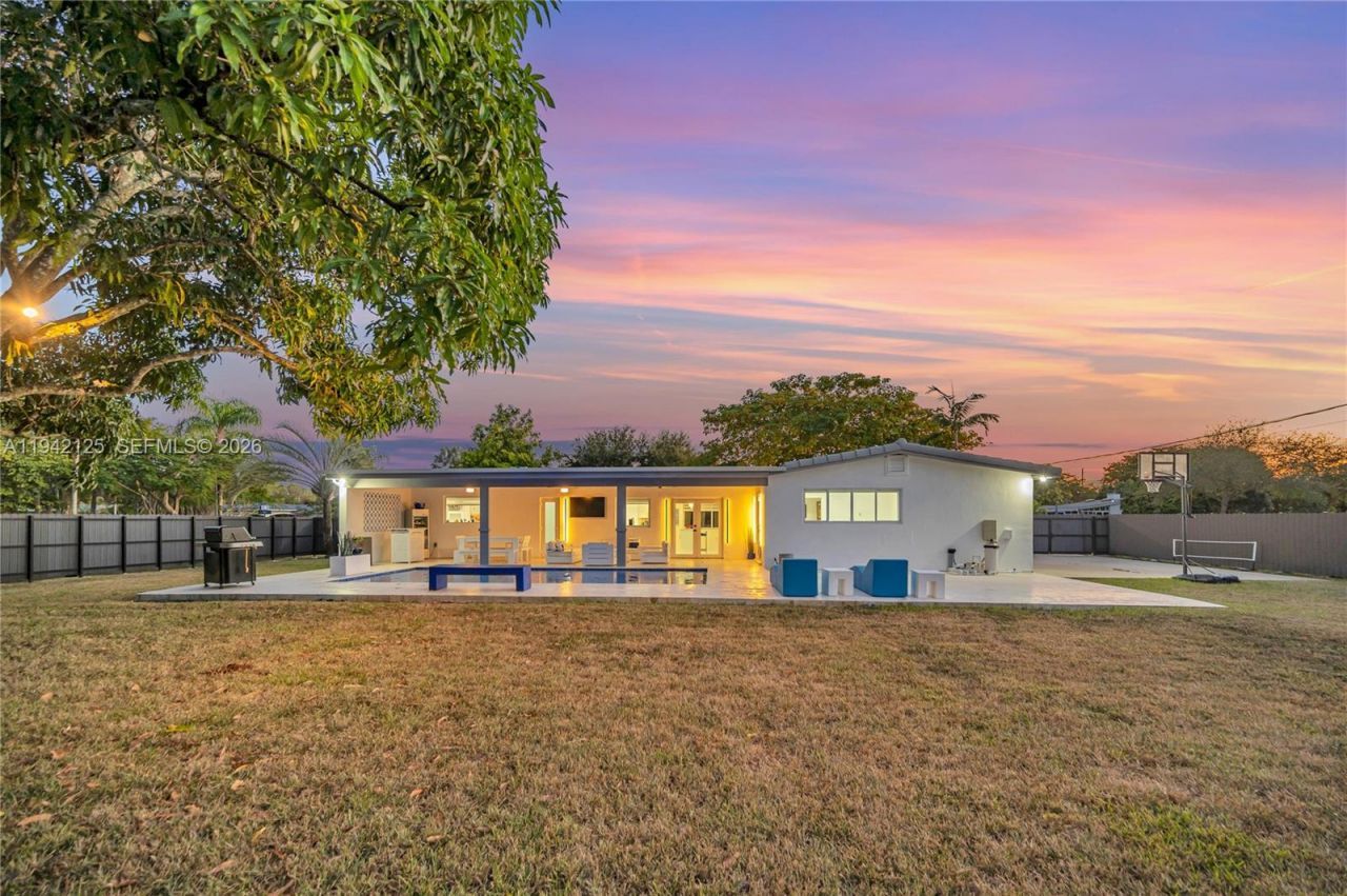 8501 SW 142nd St, Palmetto Bay, FL 33158 Photo