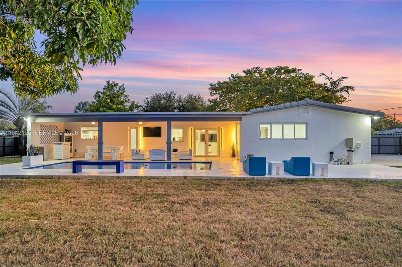 8501 SW 142nd St, Palmetto Bay, FL 33158 Photo