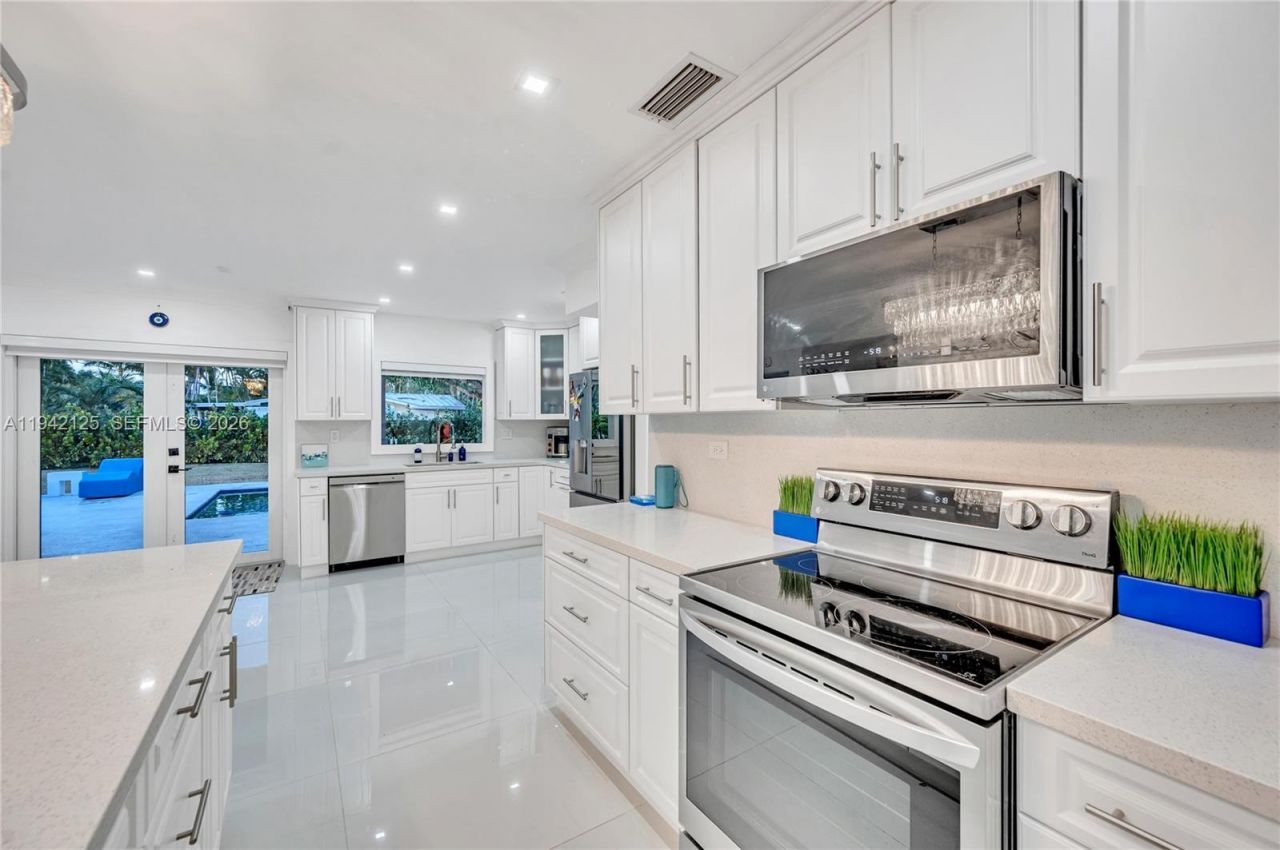 8501 SW 142nd St, Palmetto Bay, FL 33158 Photo