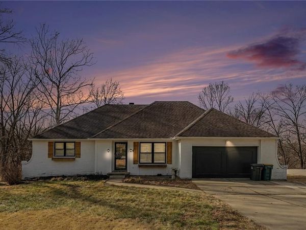 6706 NW Lawson Lane, Parkville, MO 64152