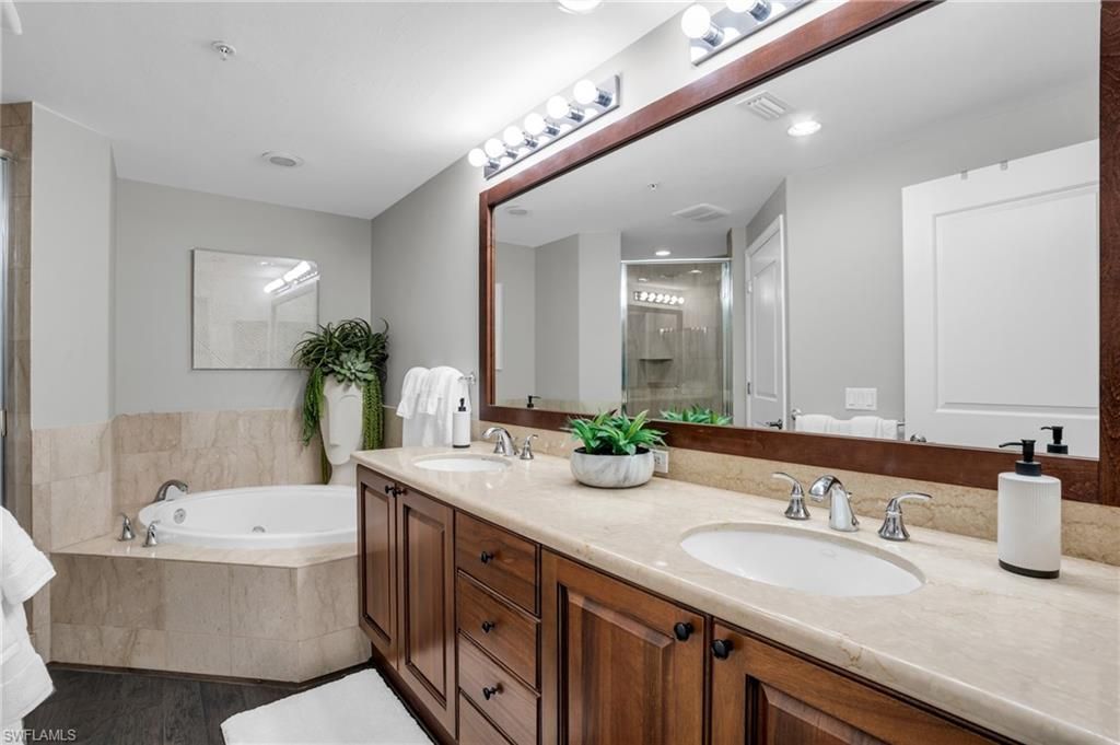 985 Sandpiper St Sw, Unit I103, Naples, FL 34102 Photo