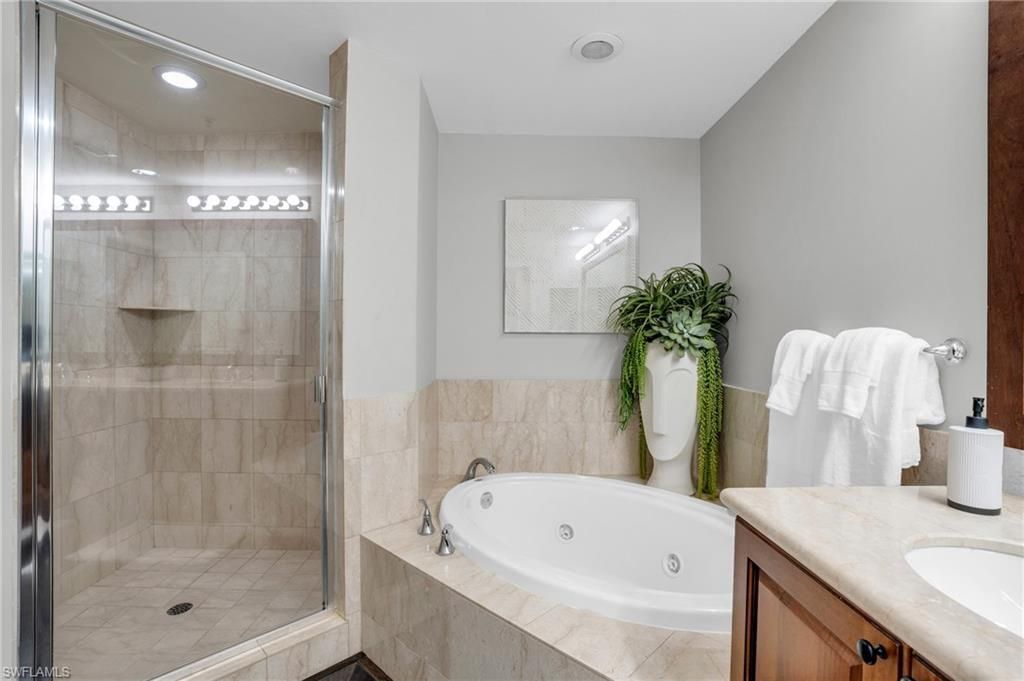 985 Sandpiper St Sw, Unit I103, Naples, FL 34102 Photo