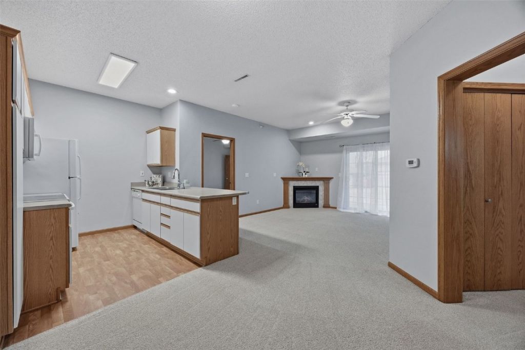 250 Cimarron Drive, Unit 108, Hiawatha, IA 52233 Main Photo