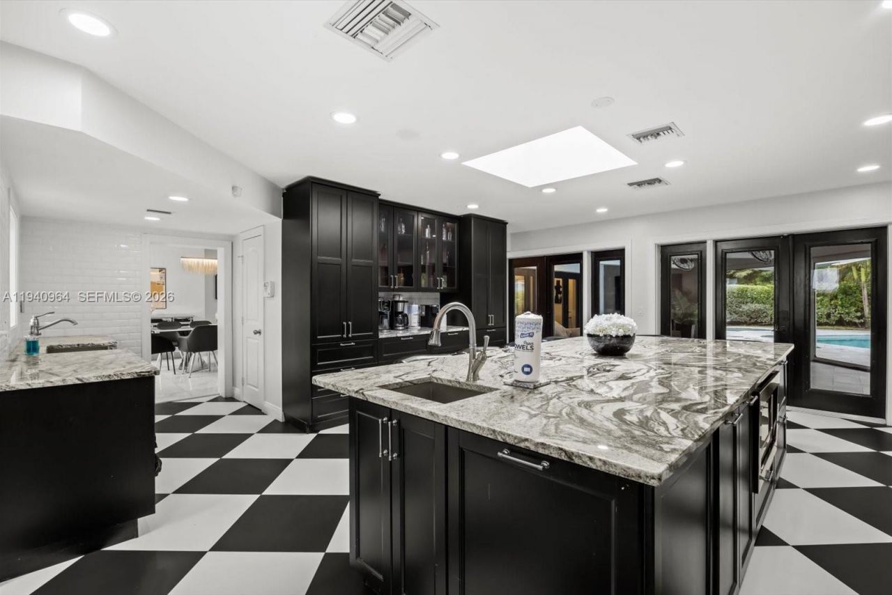 2611 S Indian River Dr, Fort Pierce, FL 34950 Photo