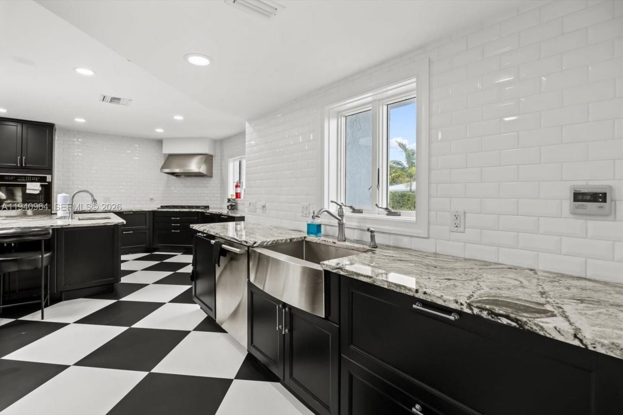 2611 S Indian River Dr, Fort Pierce, FL 34950 Photo