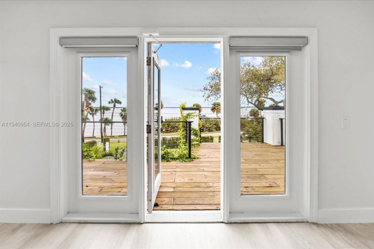 2611 S Indian River Dr, Fort Pierce, FL 34950 Photo