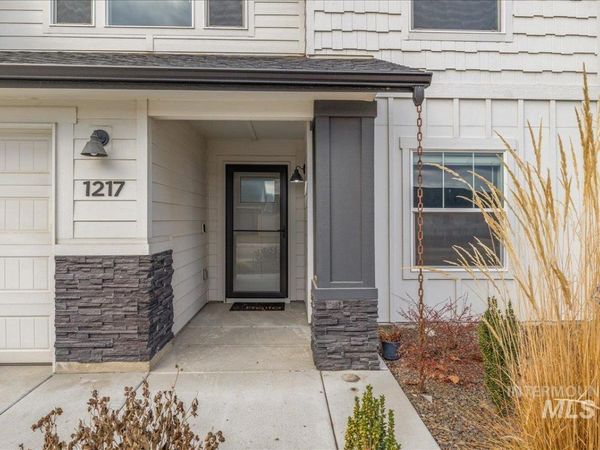 1217 N Bowknot Lake Ave, Star, ID 83669