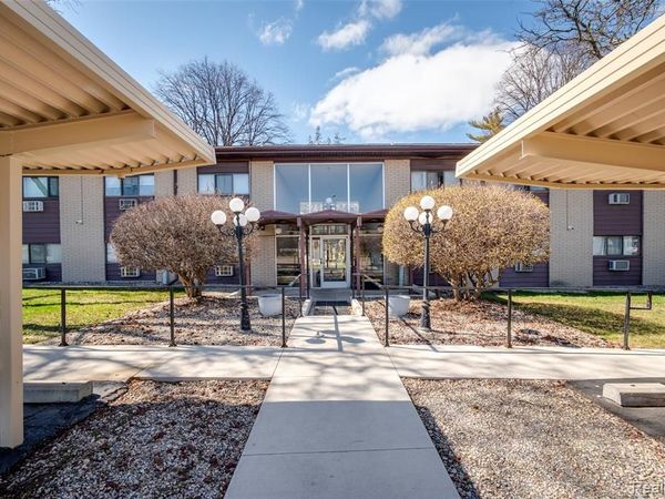 995 N Cass Lake Road, Waterford Twp, MI 48328