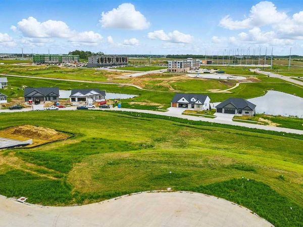 812 Rock Ridge Ct, Tiffin, IA 52340