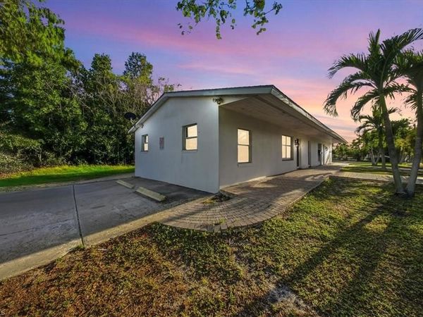 2463 Washington AVE, NAPLES, FL 34112