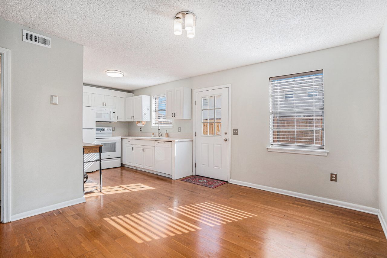 415 Parkdale Drive Photo 10