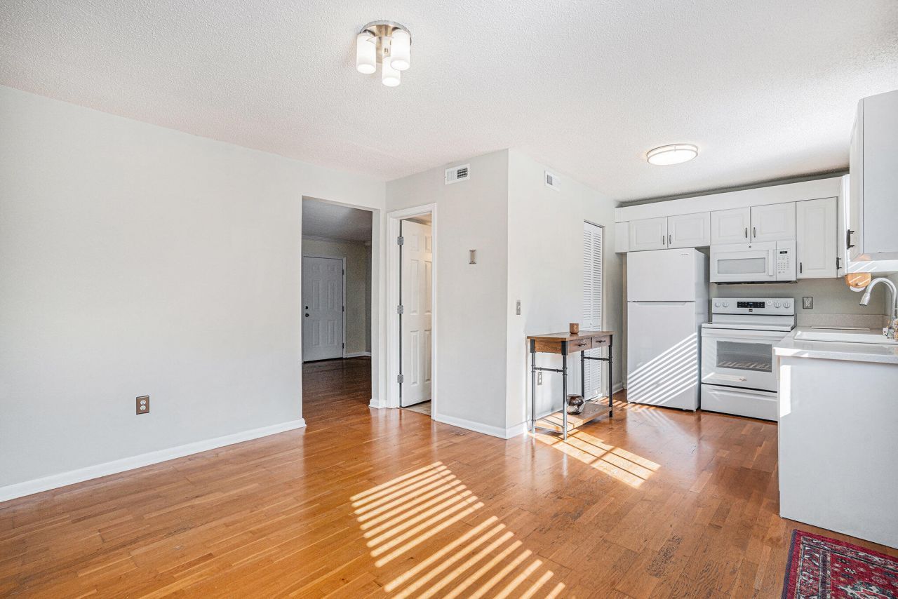 415 Parkdale Drive Photo 12