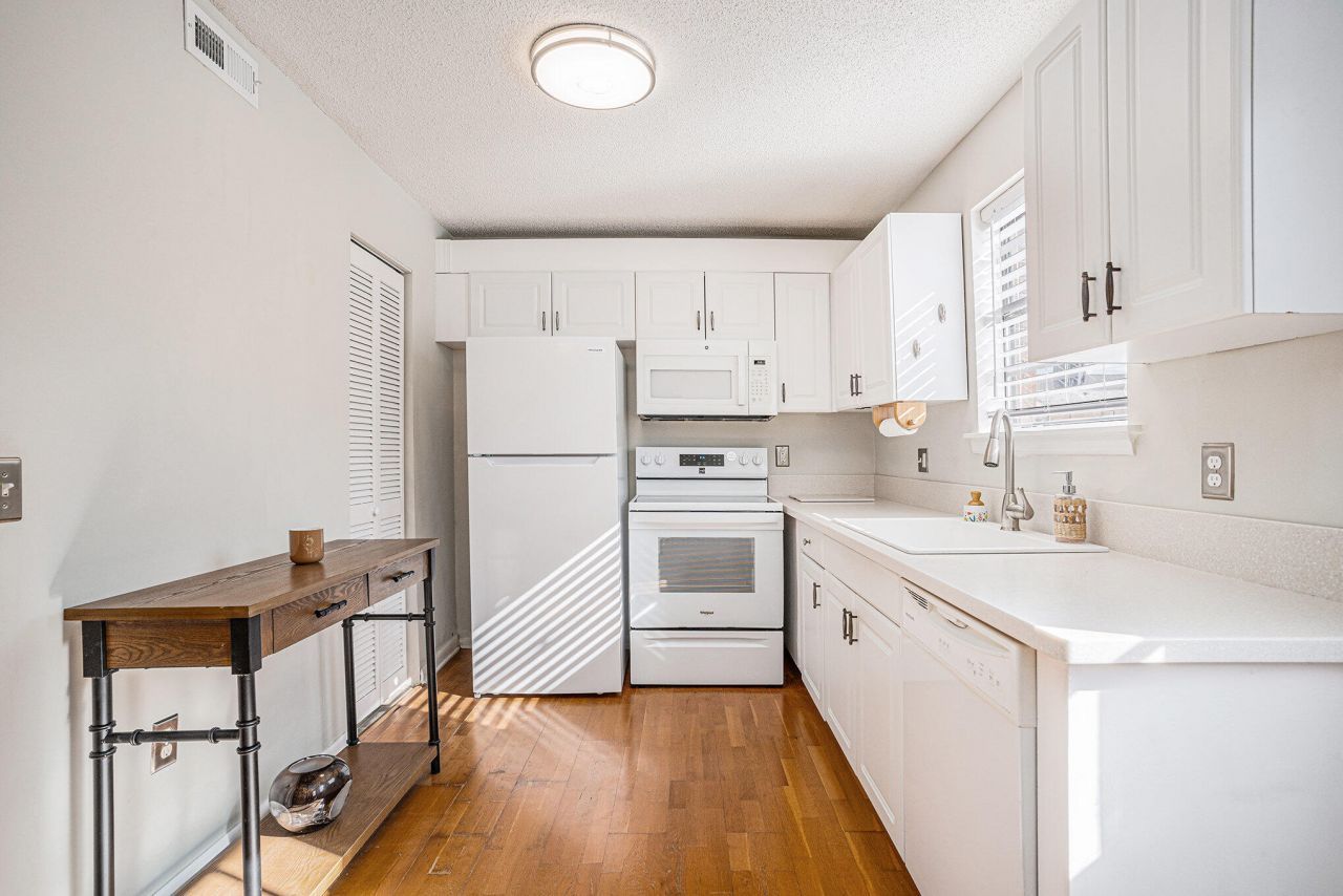 415 Parkdale Drive Photo 13