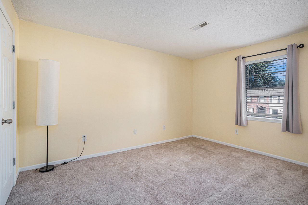 415 Parkdale Drive Photo 17