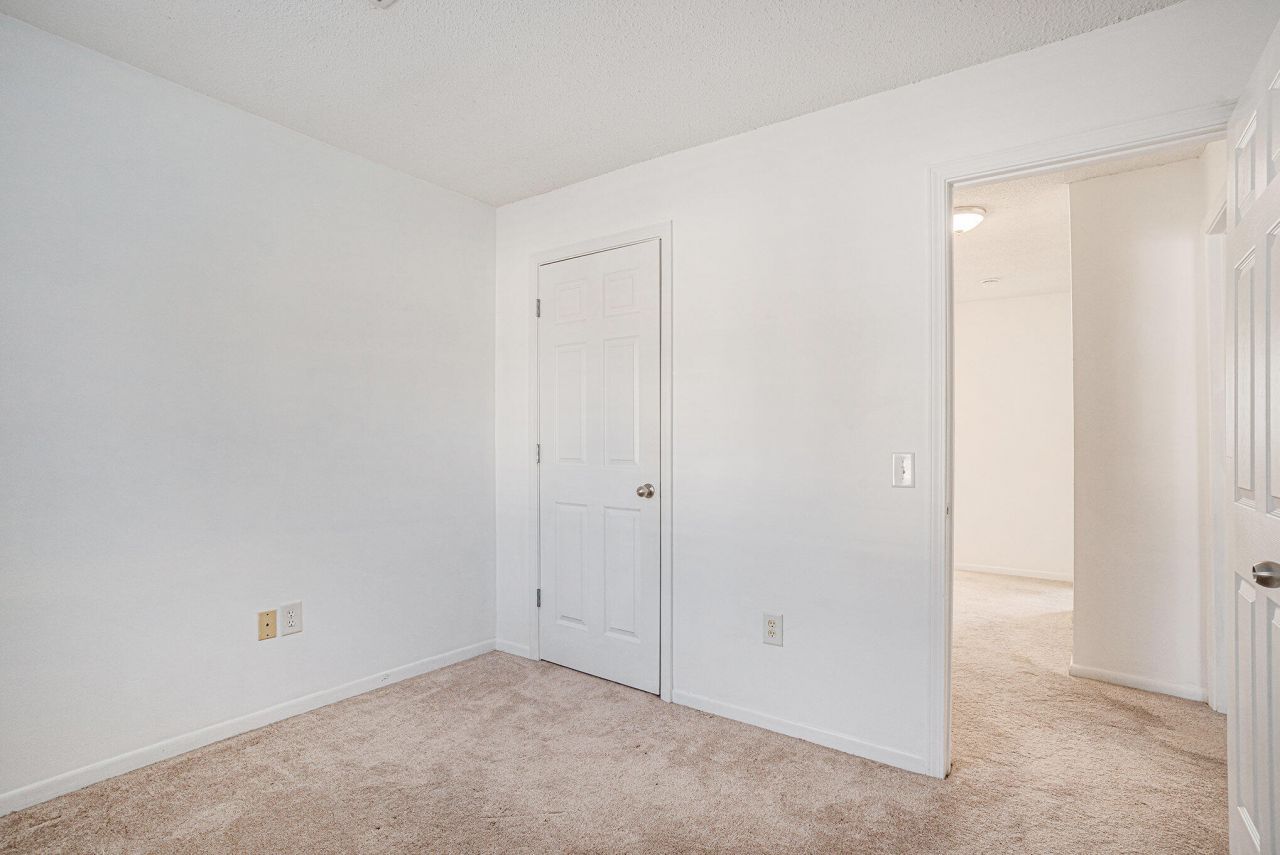 415 Parkdale Drive Photo 24