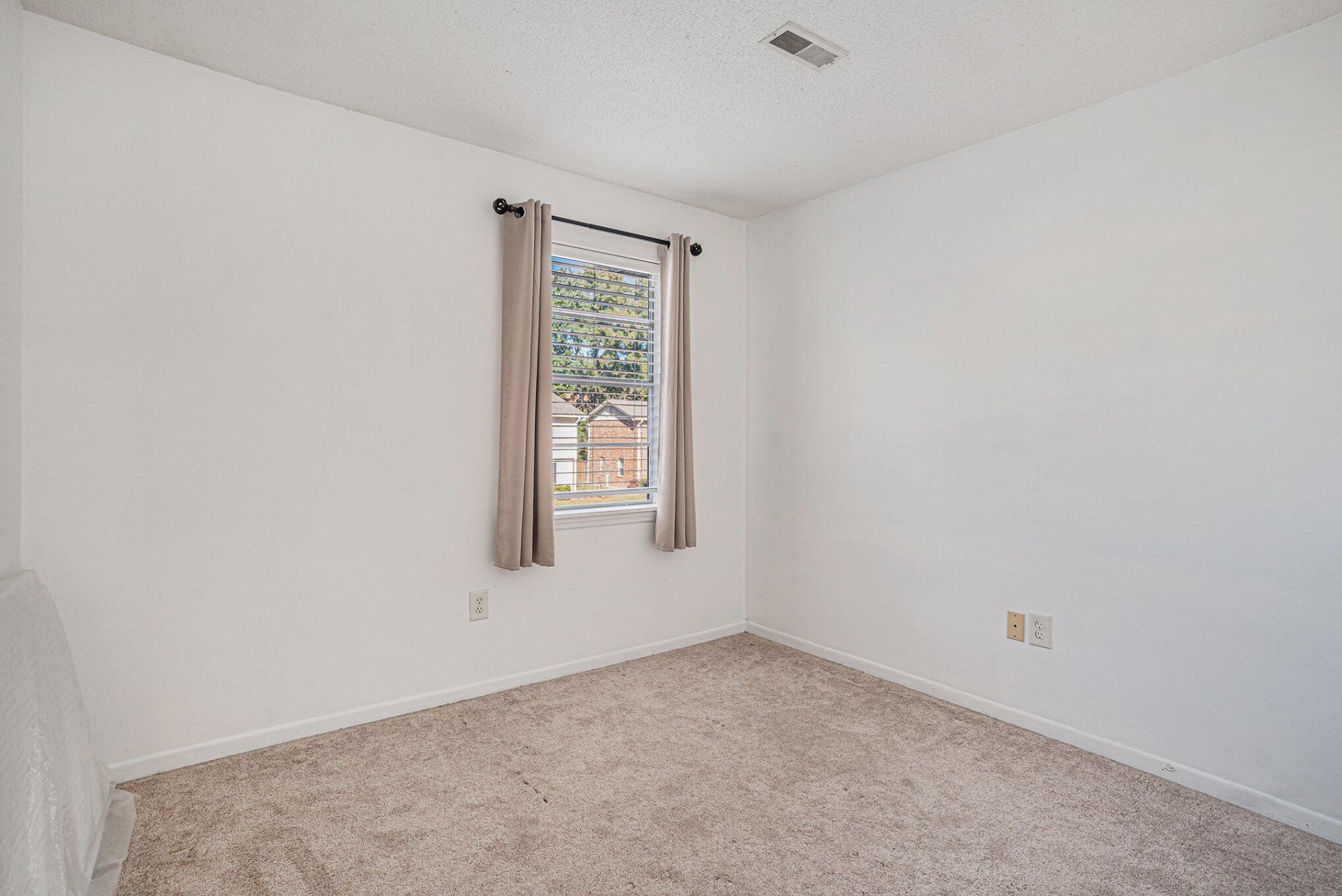 415 Parkdale Drive Photo 24