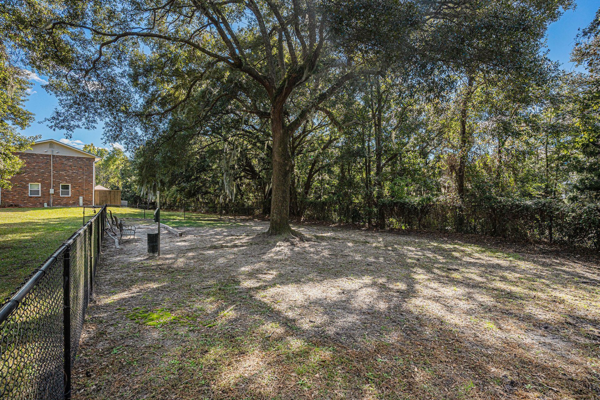 415 Parkdale Drive Photo 32