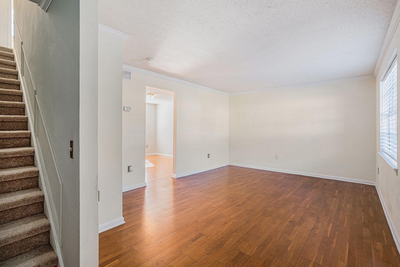 415 Parkdale Drive Photo 5