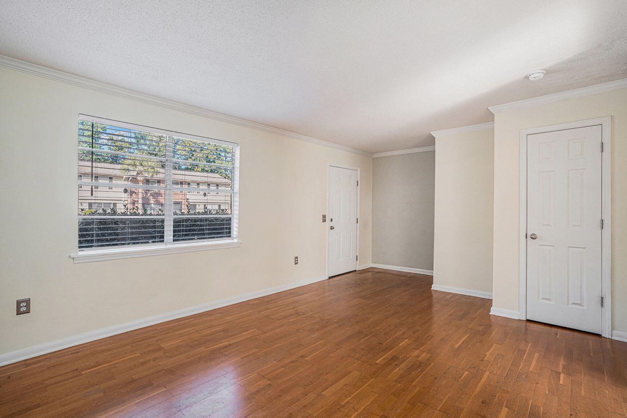 415 Parkdale Drive Photo 6