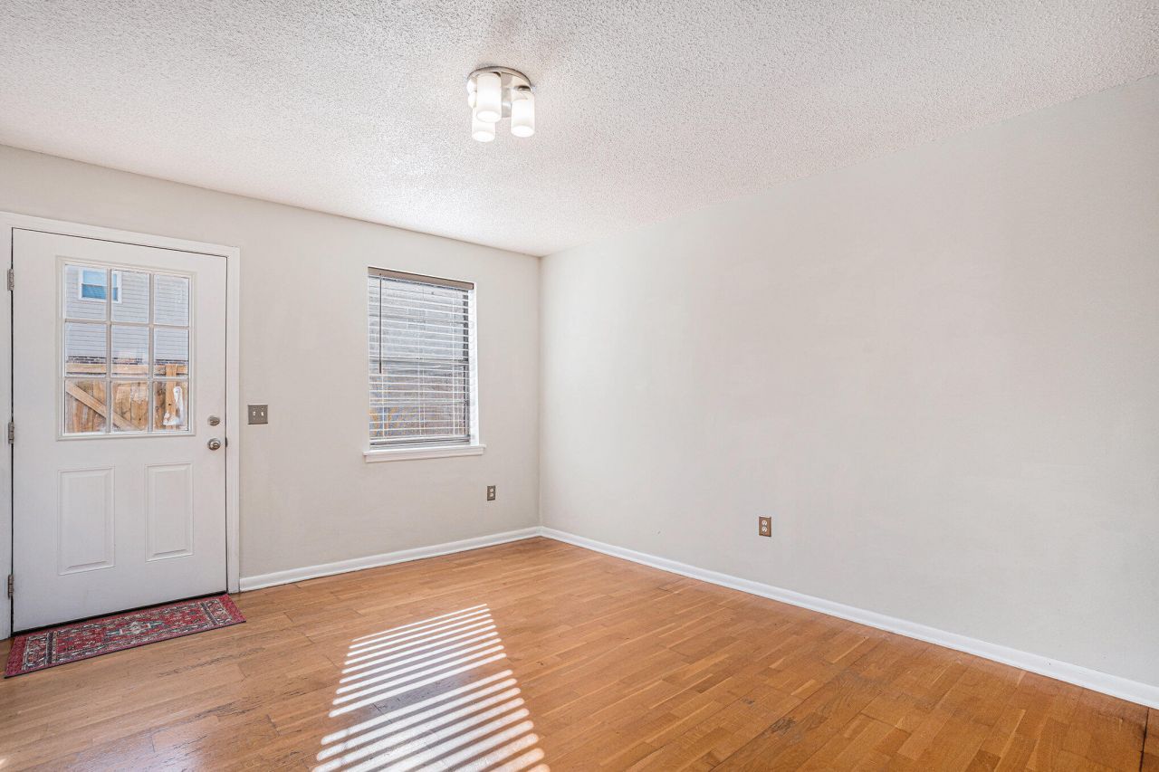 415 Parkdale Drive Photo 9