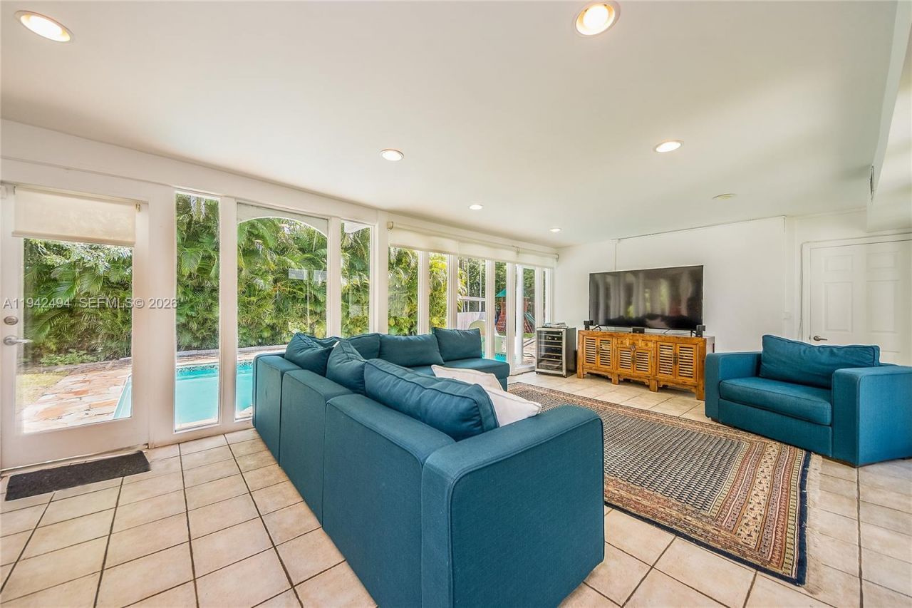 4255 Lennox Dr, Miami, FL 33133 Photo