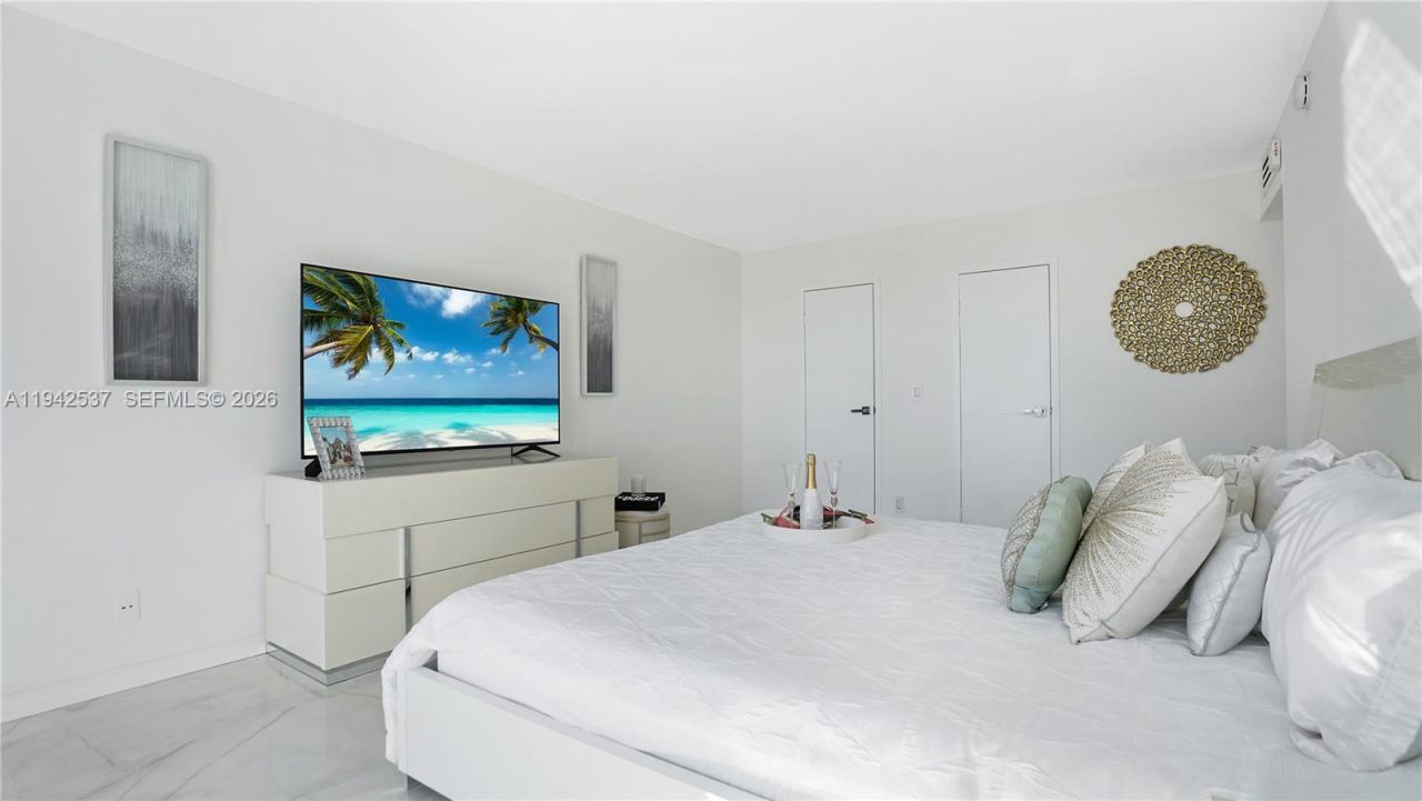 2017 S Ocean Dr, Unit 1206, Hallandale Beach, FL 33009 Photo