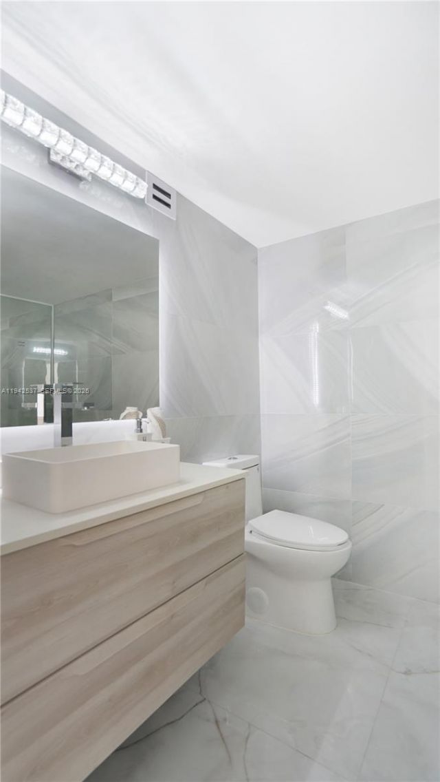 2017 S Ocean Dr, Unit 1206, Hallandale Beach, FL 33009 Photo