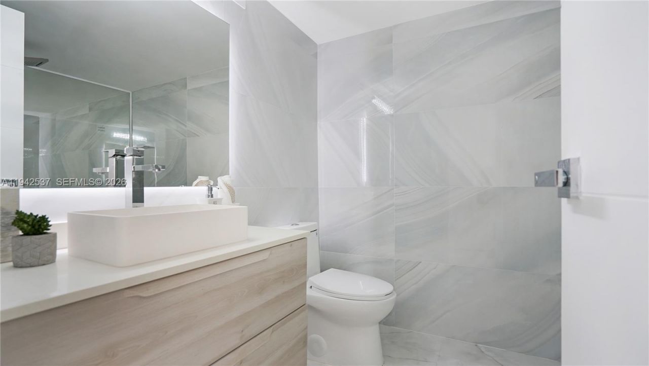 2017 S Ocean Dr, Unit 1206, Hallandale Beach, FL 33009 Photo