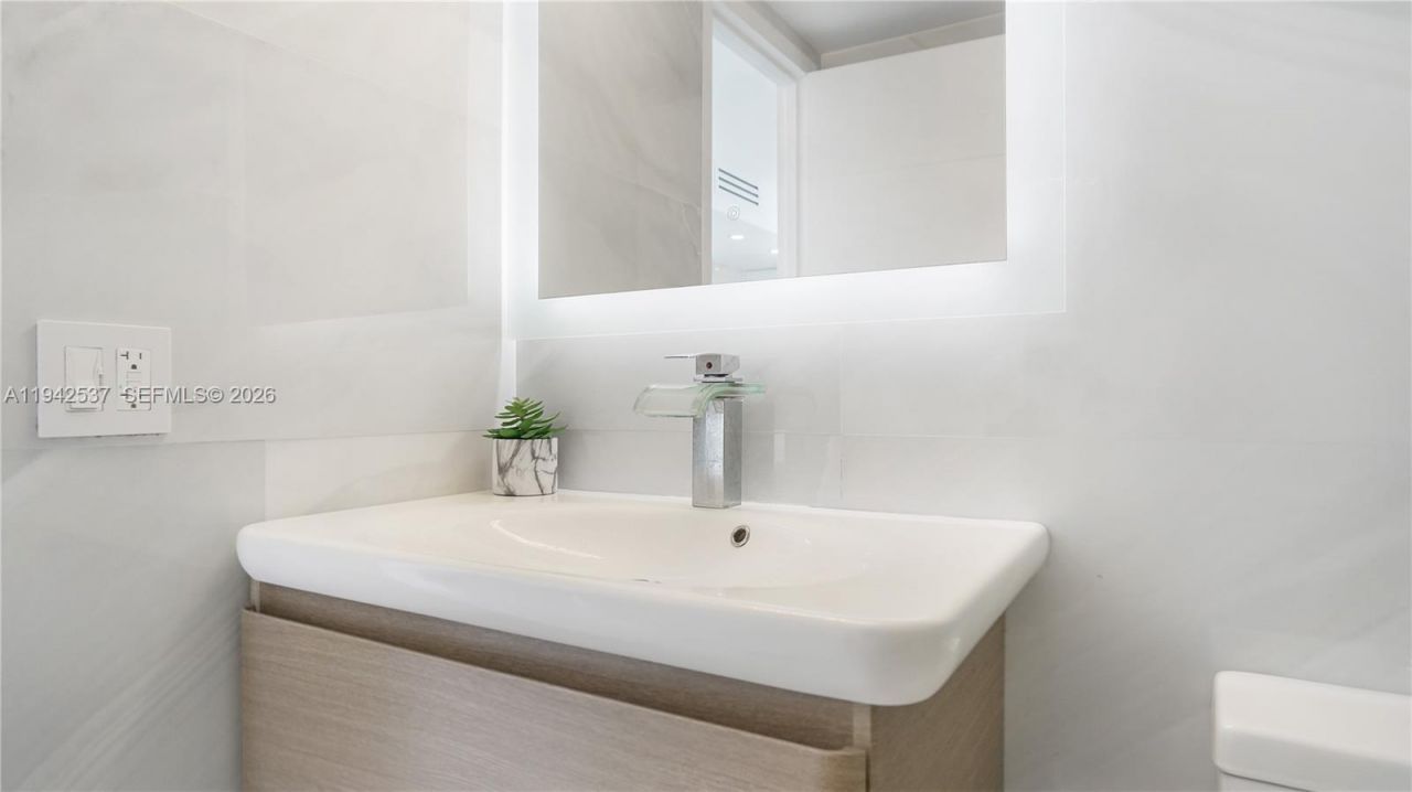 2017 S Ocean Dr, Unit 1206, Hallandale Beach, FL 33009 Photo