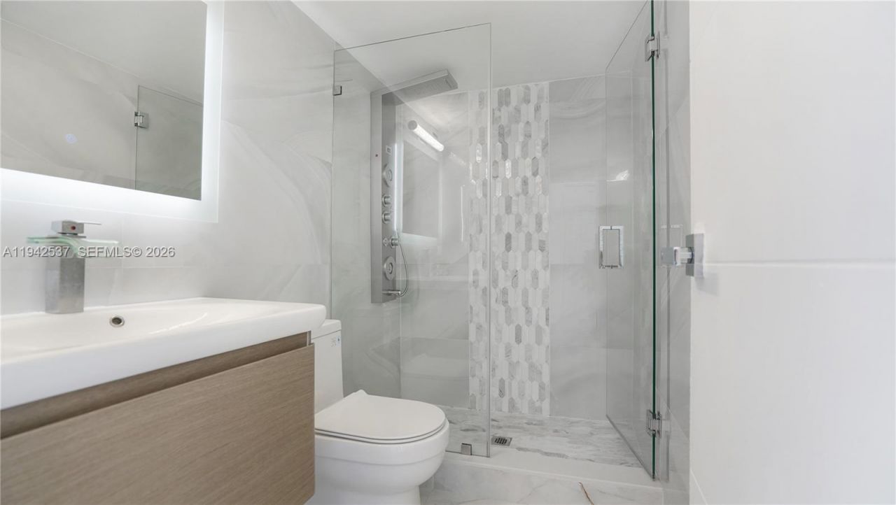 2017 S Ocean Dr, Unit 1206, Hallandale Beach, FL 33009 Photo