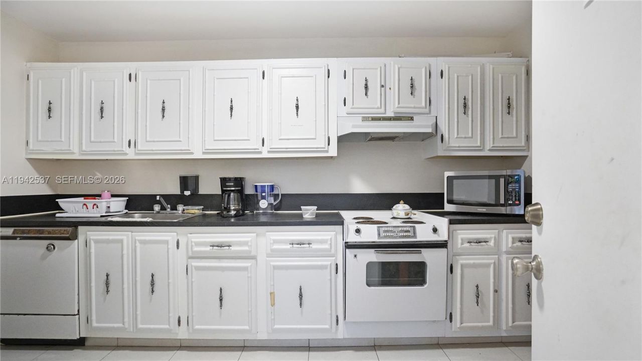 2017 S Ocean Dr, Unit 1206, Hallandale Beach, FL 33009 Photo