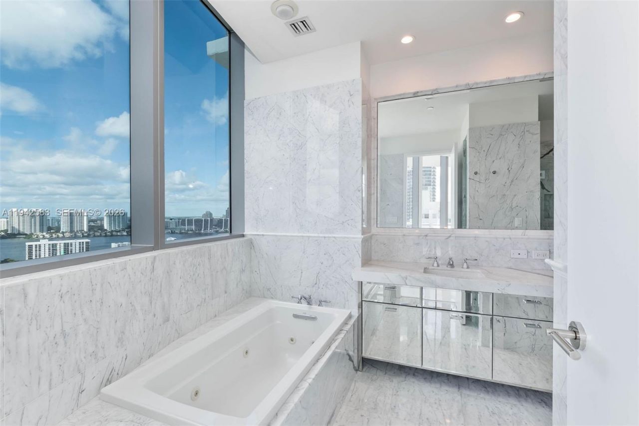 17475 Collins Ave, Unit 2003, Sunny Isles Beach, FL 33160 Photo