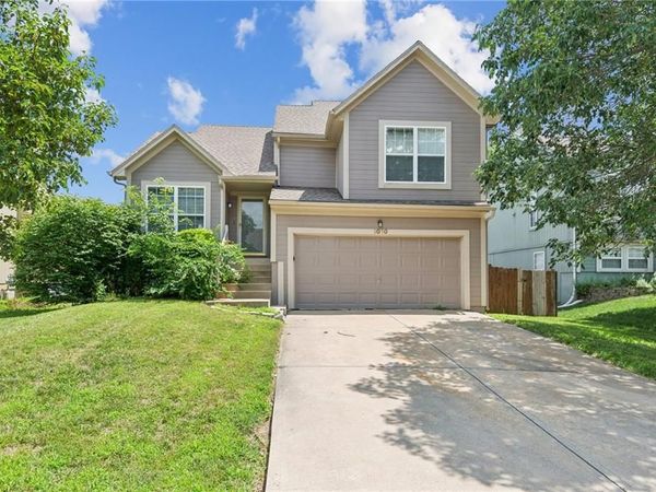 1010 N Clinton Street, Olathe, KS 66061