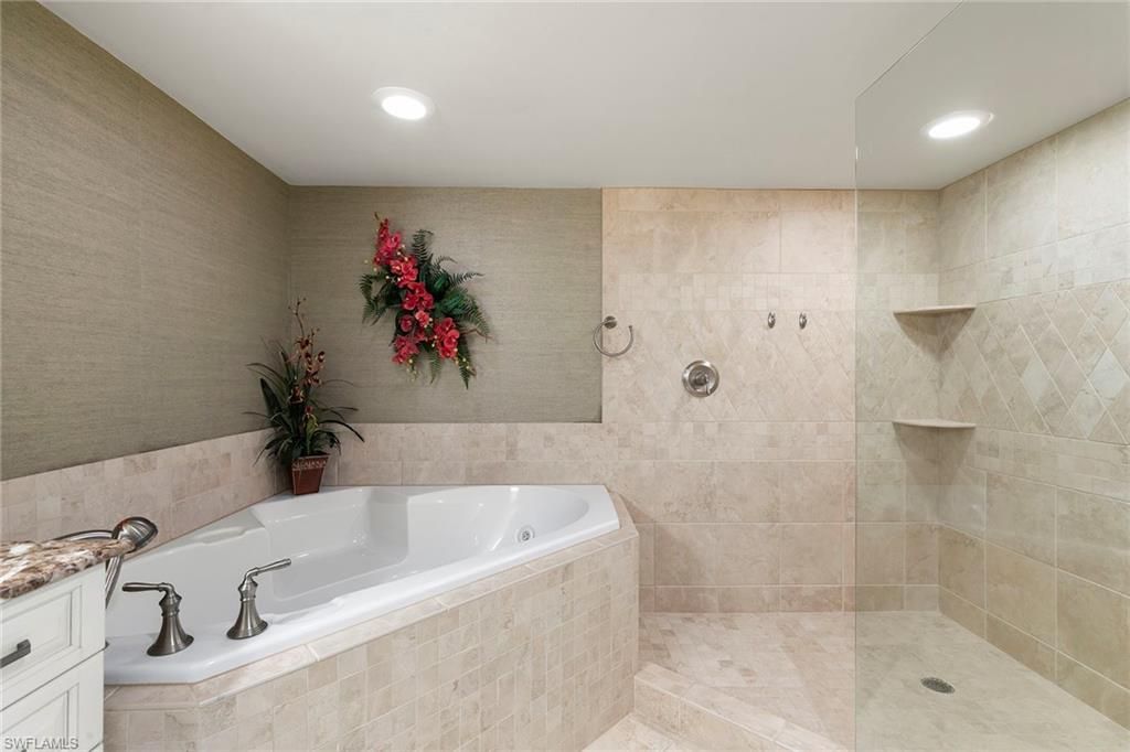 4451 Gulf Shore Blvd N, Unit 1704, Naples, FL 34103 Photo