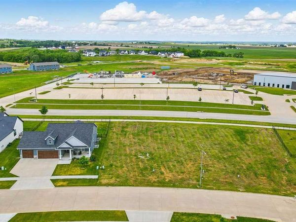 1815 Green Oak Ct, Tiffin, IA 52340