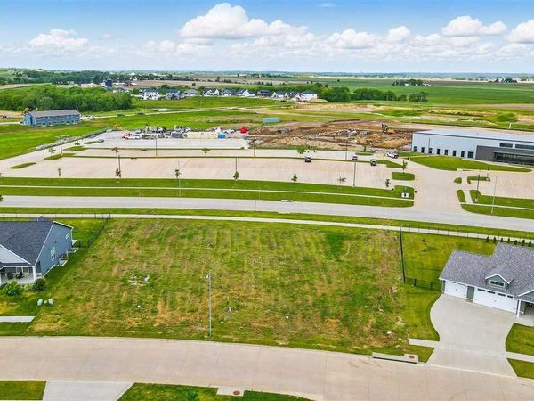1817 Green Oak Ct, Tiffin, IA 52340