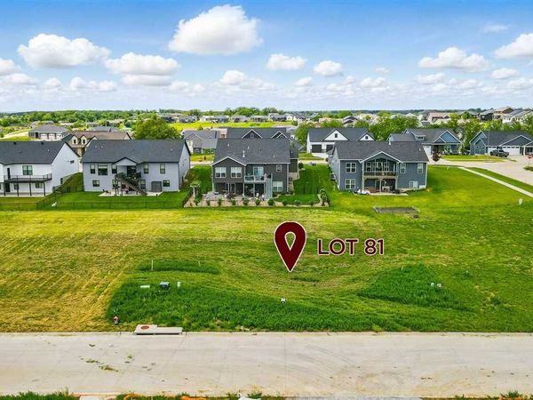 805 Rock Ridge Ct, Tiffin, IA 52340