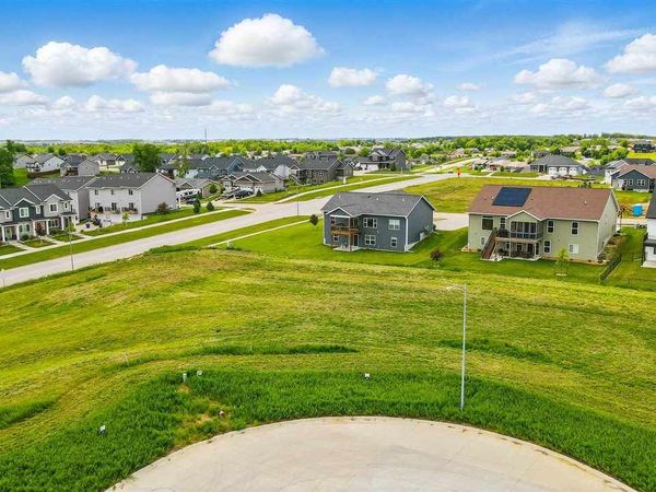 817 Rock Ridge Ct, Tiffin, IA 52340