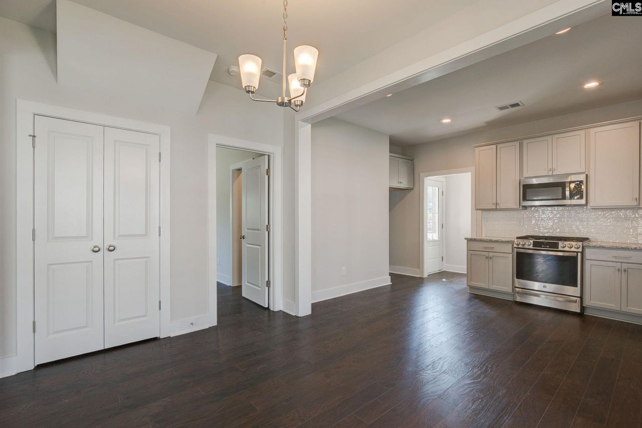 822 Lexington Avenue Photo 12