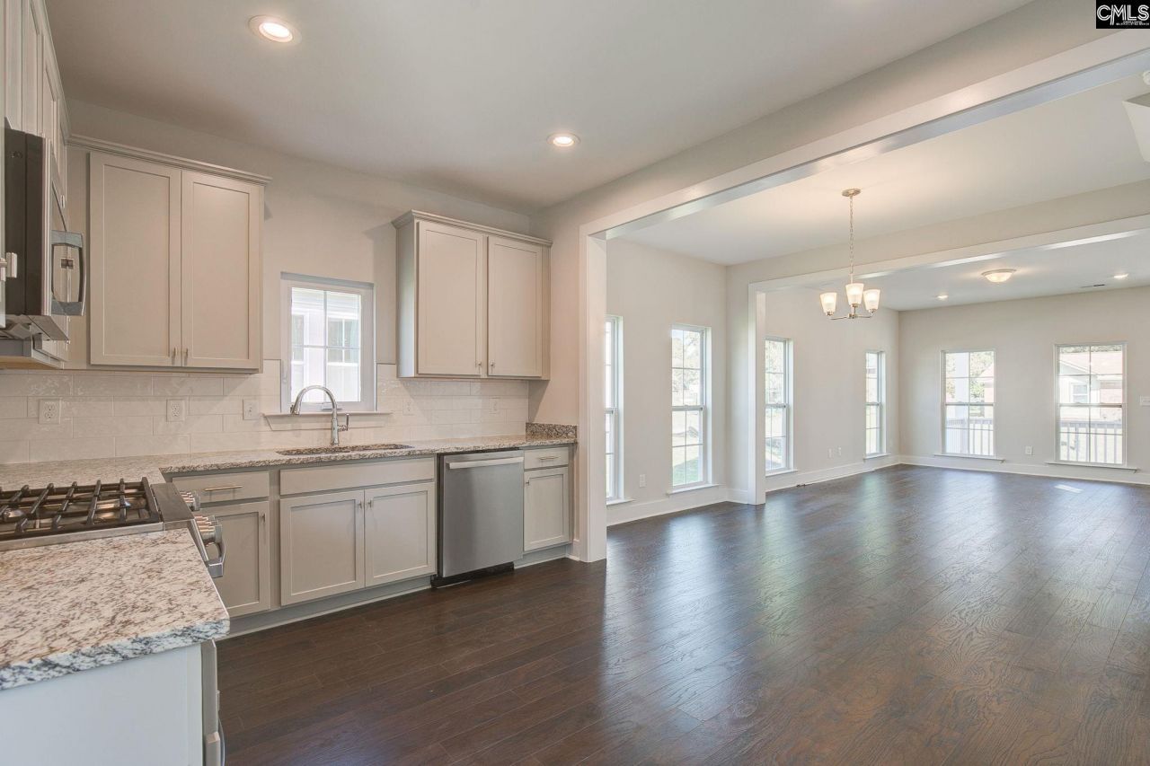 822 Lexington Avenue Photo 15