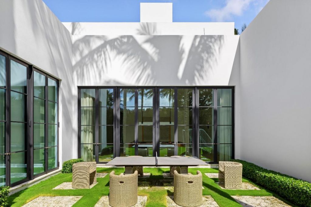 241 Jungle Road, Palm Beach, FL 33480 Photo