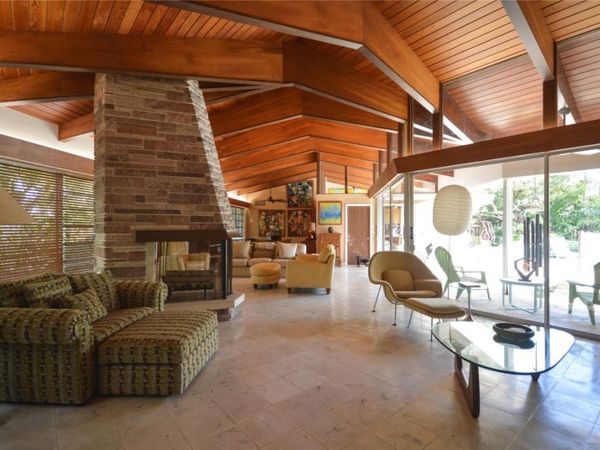 2132 Bayview Dr, Fort Lauderdale, FL 33305