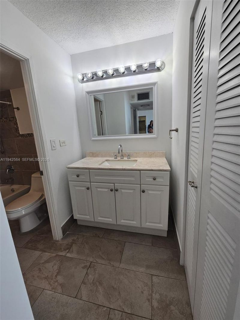 7135 Collins Ave, Unit 1011, Miami Beach, FL 33141 Photo