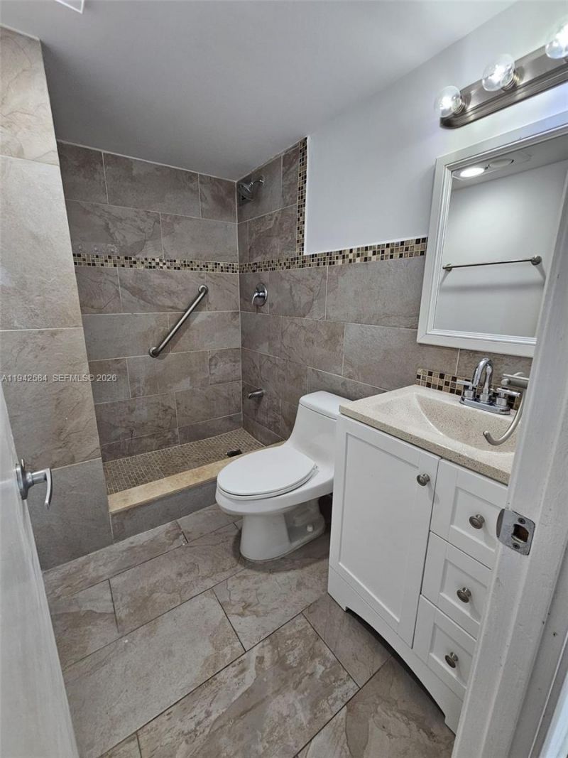 7135 Collins Ave, Unit 1011, Miami Beach, FL 33141 Photo