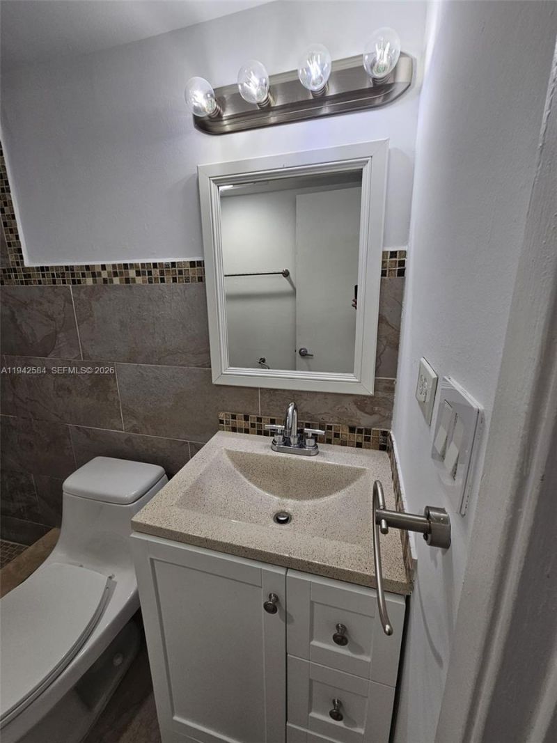 7135 Collins Ave, Unit 1011, Miami Beach, FL 33141 Photo